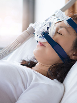 woman-cpap-machine